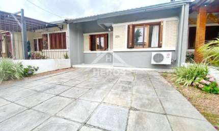Casa com 2 quartos à venda na Rua Francesco Rosito, 370, Hípica, Porto Alegre por R$ 270.000