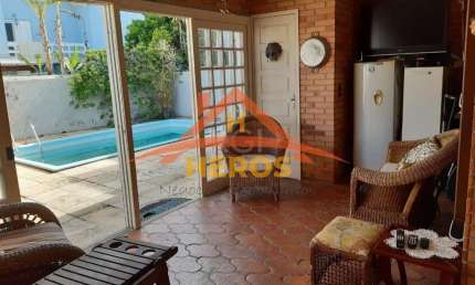 Casa com 3 quartos à venda na Rua Liane Alves, 15, Ipanema, Porto Alegre por R$ 645.000
