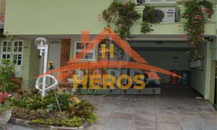 Casa em condomínio fechado com 4 quartos à venda na Rua Padre João Batista Reus, 983, Vila Conceição, Porto Alegre por R$ 1.600.000