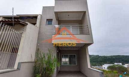 Casa com 2 quartos à venda na Rua Senador Mondin, 55, Hípica, Porto Alegre por R$ 450.000