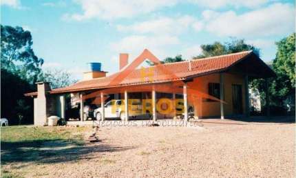 Chácara / sítio com 3 quartos à venda na Rua Dona Mariana, 1048, Restinga, Porto Alegre por R$ 599.900