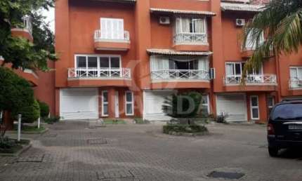 Casa em condomínio fechado com 3 quartos à venda na Avenida Guaíba, 4400, Vila Assunção, Porto Alegre por R$ 1.248.000