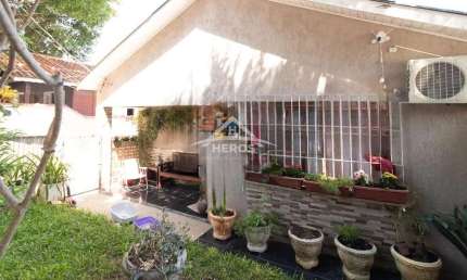 Casa com 5 quartos à venda na Rua Antônio Josephino Perrone, 213, Espírito Santo, Porto Alegre por R$ 380.000