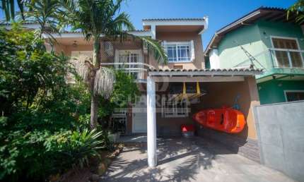 Casa com 3 quartos à venda na Rua Doutora Noemi Valle Rocha, 190, Serraria, Porto Alegre por R$ 450.000