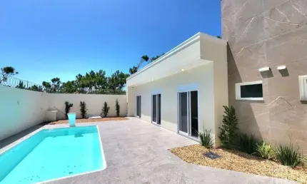 BELÍSSIMA  CASA A VENDA COM 3 DORMITÓRIOS E 1 SUÍTE!