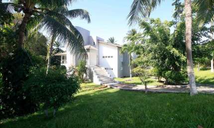 Casa Quatro Quartos para Venda no Encontro das Águas.