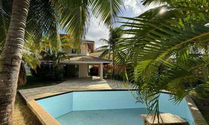 Casa com 4 quartos para alugar, 220 m² por R$ 7.035/mês - Buraquinho - Lauro de Freitas/BA