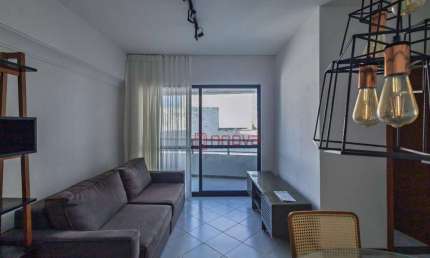 Apartamento a venda semi mobiliado com 2 quartos, varanda, armários, nascente, andar alto e ventilado, 58 m² por R$ 480.000 - Itaigara - Salvador/BA