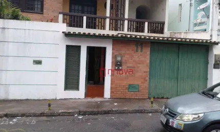 DUAS EXCELENTES CASAS – TÉRREO E 1º ANDAR – EM ARMAÇÃO