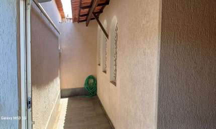 Casa com 3 quartos à venda no Presidente Roosevelt, Uberlândia 