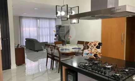 Casa em condomínio fechado com 3 quartos à venda na Rua Irmã Mariana Figueiredo, Roncáglia, Valinhos, 253 m2 por R$ 1.700.000
