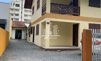 Casa com 3 quartos para alugar na Rua 284, 347, Meia Praia, Itapema