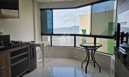 Apartamento com 3 quartos para alugar na Rua 1208, 55, Meia Praia, Itapema