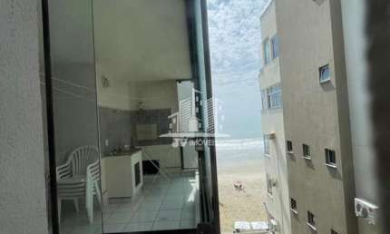 Apartamento com 3 dormitÓrios, pÉ na areia, Meia Praia, Itapema - SC