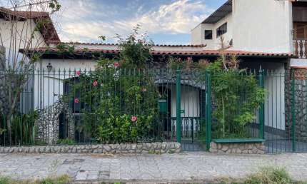 Casa com 6 dormitórios para alugar, 241 m² por R$ 3.773,03/mês - Fábrica - Juiz de Fora/MG