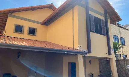 Casa com 3 quartos à venda no São Mateus, Juiz de Fora 