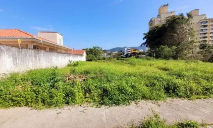 Terreno à venda de 372m², 12X31, a duas quadras do Shopping Viacatarina, Pagani - Palhoça - SC