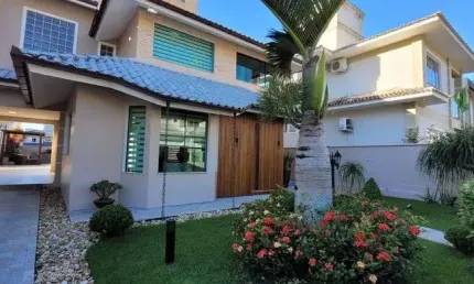 Vendo casa sobrado, 3 quartos, 189m², mobiliada, Pedra Branca - Palhoça - SC