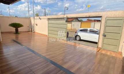 CASA COM 3 QUARTOS, SENDO 1 SUÍTE EM TERRÉNO ÚNICO RICA EM ARMÁRIOS NO  SETOR TROPICAL VERDE GOIÂNIA - GO