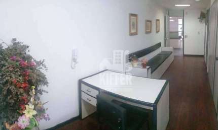Sala Comercial Montada no Centro de Niterói – 3 Ambientes, Cozinha e Banheiro!
