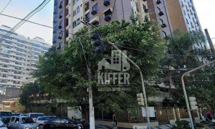 oportunidade em Icaraí com varanda, 2 qtos e garagem.