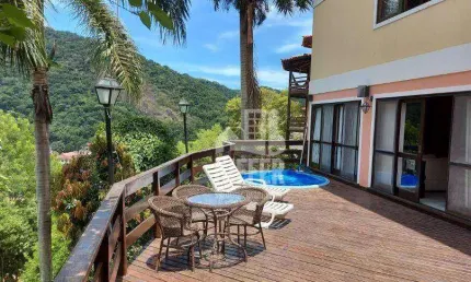 Casa em Itaipú com 03 andares para locação.por R$ 10.000,00