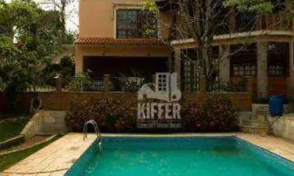 Casa Alto Padrão à Venda – 4 Quartos, Suíte Master, Piscina e Terreno de 1.100m²