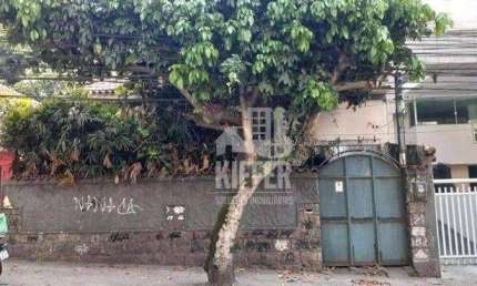 Casa Ampla em Terreno de 500m² na Fagundes Varela – Oportunidade Única em Niterói