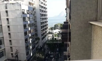 Apartamento na Quadra da Praia de Icaraí – Vista Lateral Mar!