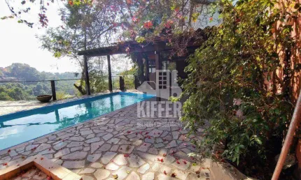 Casa com 5 Quartos, 3 Suítes, Piscina e Vista Privilegiada – Niterói