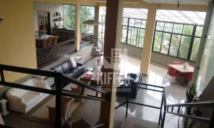 Casa espetacular com vista panorâmica, 4 suítes e lazer completo – Serra da Tiririca, Niterói