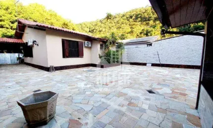 Casa linear com 3 quartos, suíte e área gourmet – santo antônio, niterói
