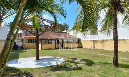 Casa em Camboinhas a 70m da Praia — Terreno Amplo com Vista Mar