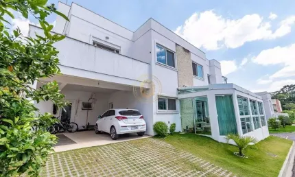 Casa com 4 quartos em condomínio fechado em São José dos Pinhais