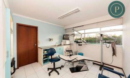 Sala comercial com possibilidade de reversão para stúdio à venda no Centro. Experimente o atendimento Boutique!