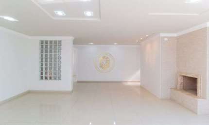 Casa com 4 suítes em condomínio fechado no Butiatuvinha