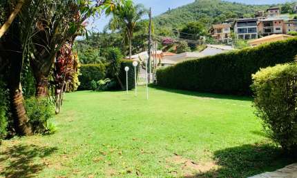 CASA MODERNA EM CONDOMÍNIO COM EXCELENTE INFRAESTRUTURA