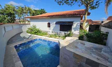 Casa lote inteiro, lado praia com piscina na cidade de Mongaguá 