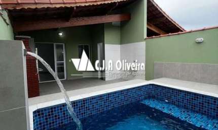Casa nova com piscina em excelente localização em Mongaguá 
