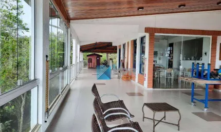Chácara à venda, em condomínio fechado, lugar com lagos e muita natureza, aproveite, agende uma visita!