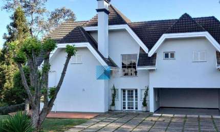 Casa à venda, belíssima na Vila Inglesa, 4 suítes, 486 m² de área construída! Arquitetura em estilo americano e decoração clean! Agende uma visita!