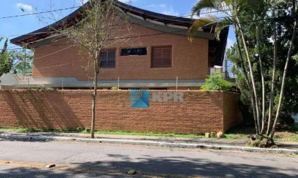 Casa à venda, 450 m² de terreno e 339 m² de área construída, ótima localização no Jardim Esplanada!