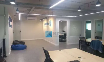 Sala para locação, 205 m², 6 vagas, 4 salas, 4 banheiros, copa e cozinha, no Jardim Aquarius, agende uma visita!