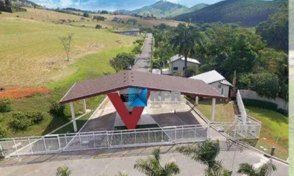 Terreno à venda, 1000 m², no Condomínio Village Parahybuna, em aclive, com vista linda! Pronto para construir e viver!