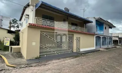 VENDO SOBRADO ESPAÇOSO EM RESIDENCIAL FECHADO – ANANINDEUA