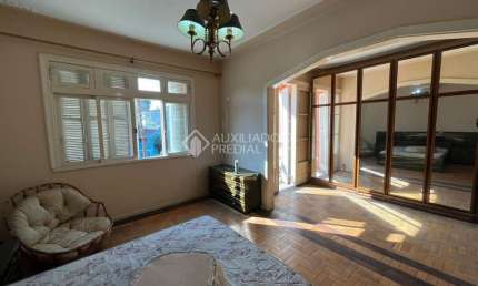 Casa em condomínio fechado com 4 quartos para alugar na Rua Três de Maio, 265, Floresta, Porto Alegre, 240 m2 por R$ 4.800