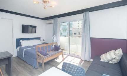 Loft com 1 quarto para alugar na Rua Duque de Caxias, 1705, Centro Histórico, Porto Alegre, 48 m2 por R$ 2.250