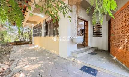 Casa em condomínio fechado com 4 quartos para alugar na Avenida Benno Mentz, 782, Vila Ipiranga, Porto Alegre, 340 m2 por R$ 6.250