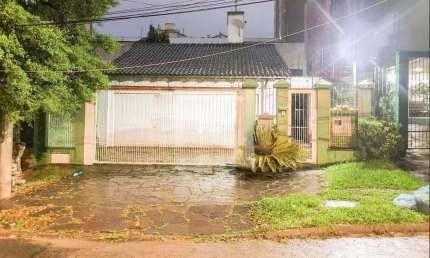 Casa em condomínio fechado com 2 quartos para alugar na Rua Matias José Bins, 1609, Chácara das Pedras, Porto Alegre, 328 m2 por R$ 6.000