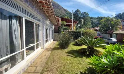 Casa para Venda em Teresópolis, Iúcas, 4 dormitórios, 1 suíte, 3 banheiros, 2 vagas
